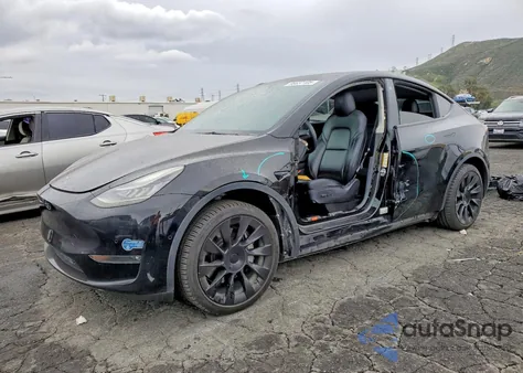 2021 Tesla Model Y z USA, uszkodzony, nr VIN 5YJYGAEE6MF160108